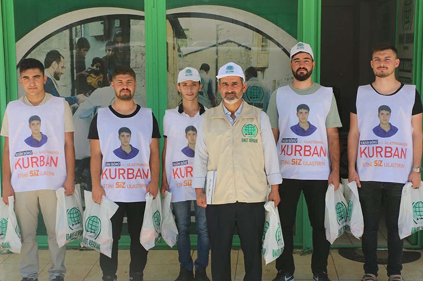 Hope Caravan distributes sacrificial meat in memory of Yasin Börü and his friends in Şanlıurfa